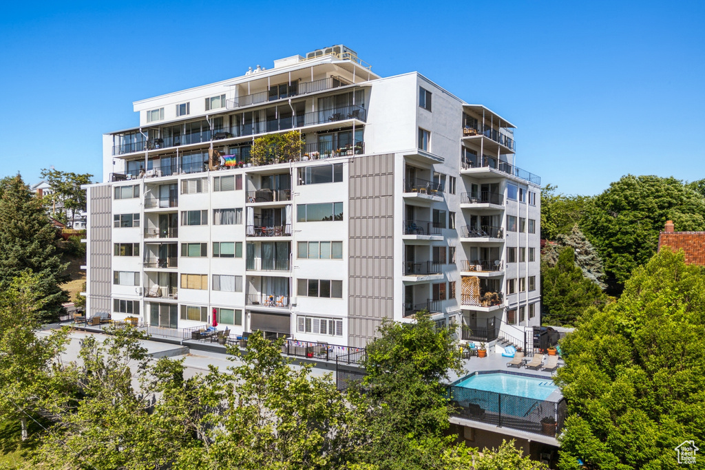 View of apartment building / complex
