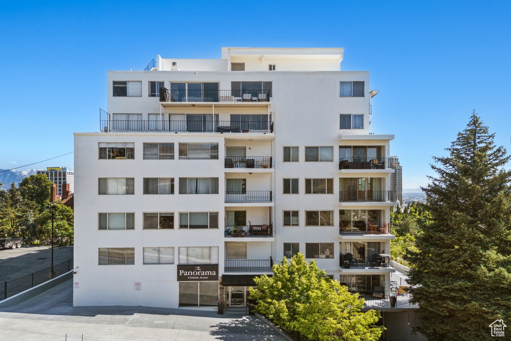 View of apartment building / complex