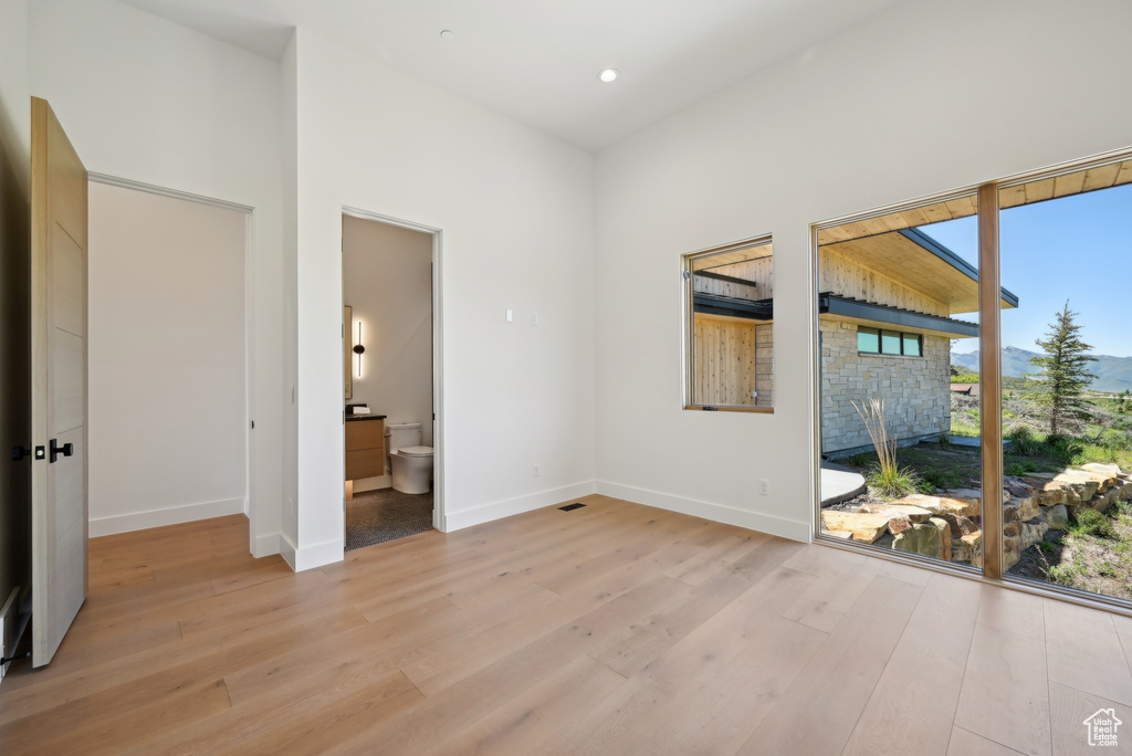 Unfurnished room with light wood-style floors, baseboards, and recessed lighting