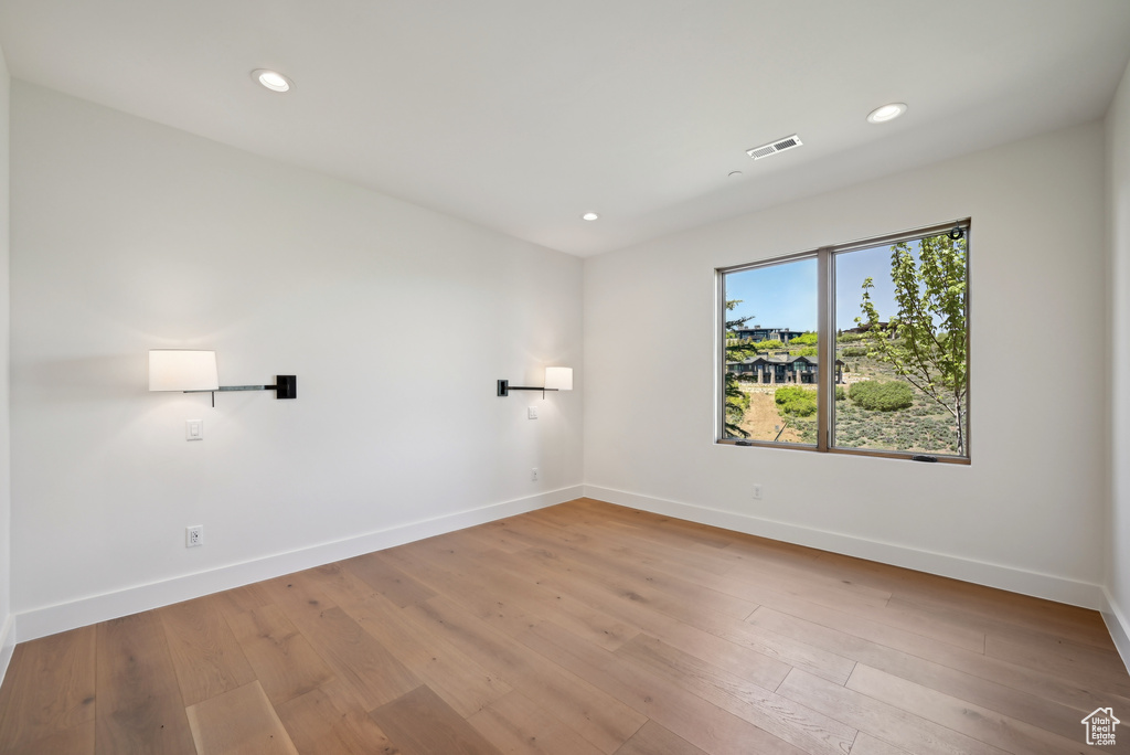 Unfurnished room with baseboards, recessed lighting, and hardwood / wood-style flooring