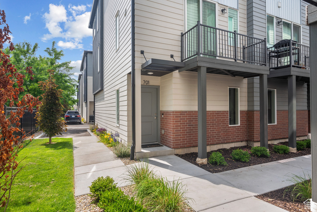 View of home\'s exterior featuring brick siding and a balcony