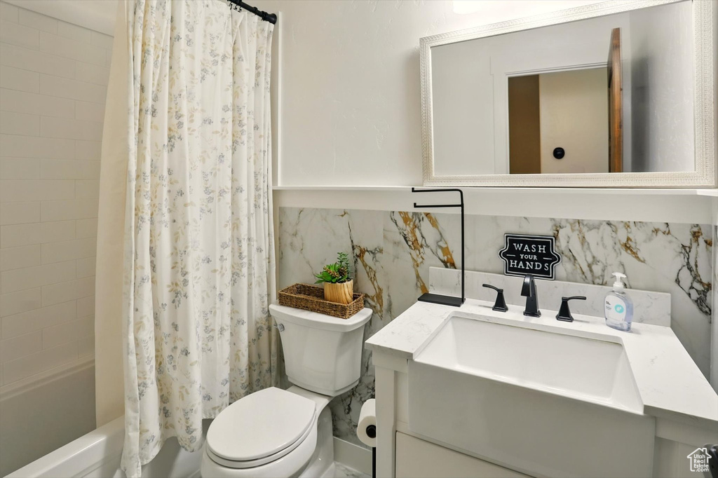 Bathroom with vanity and shower / bath combination with curtain