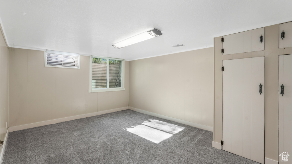 Carpeted empty room with baseboards