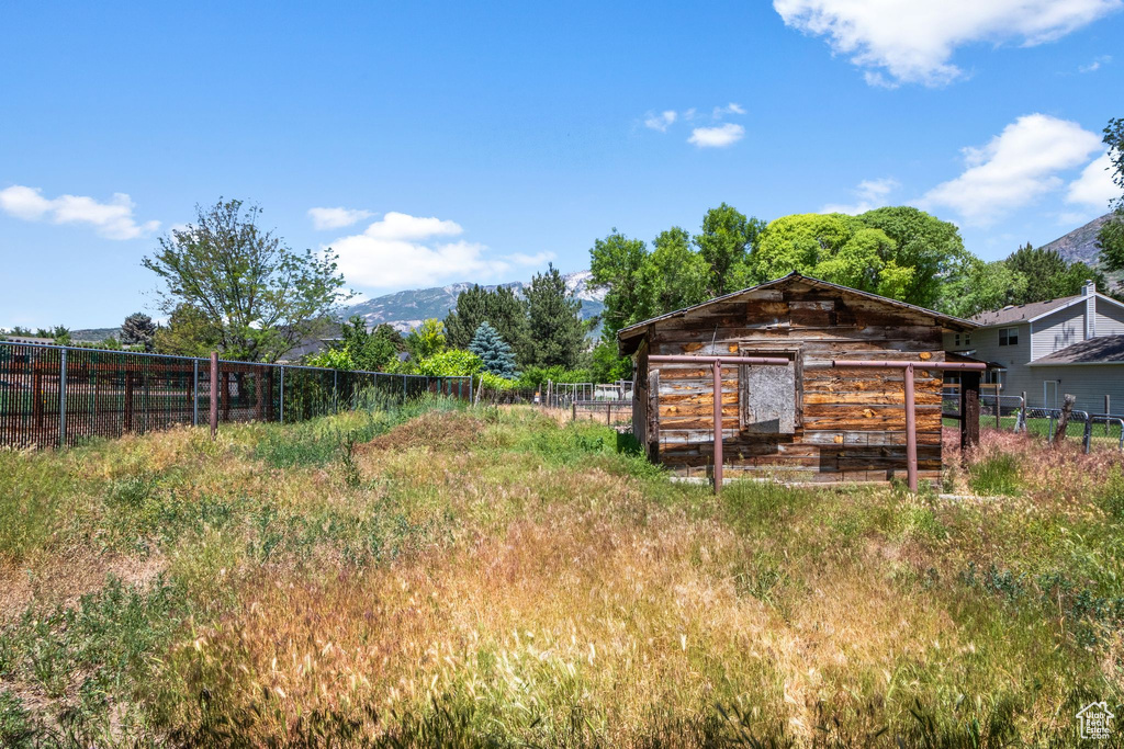 View of yard featuring a mountain view