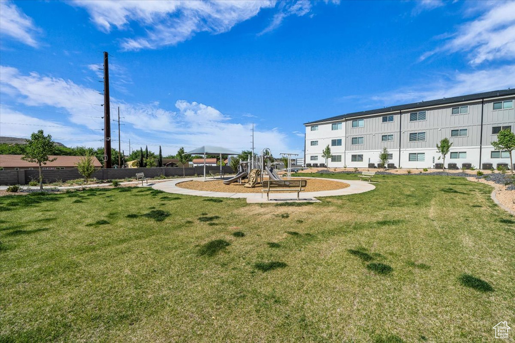 View of home's community