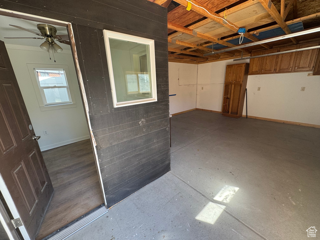 Garage with baseboards and ceiling fan