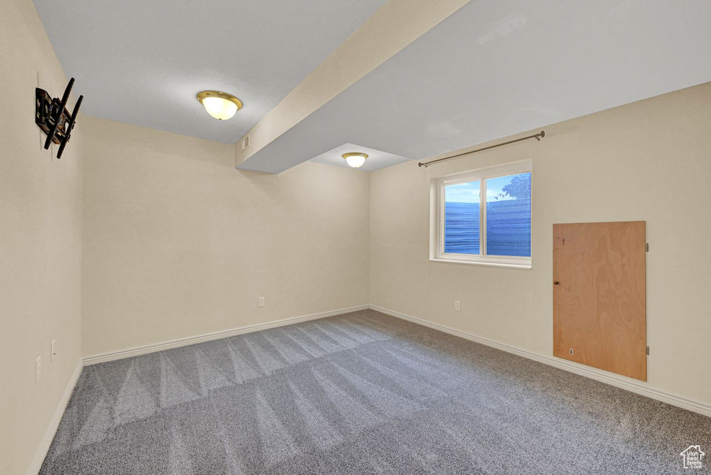 Unfurnished room with carpet floors