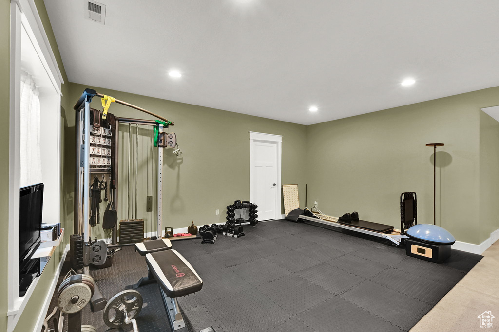 Workout area with recessed lighting