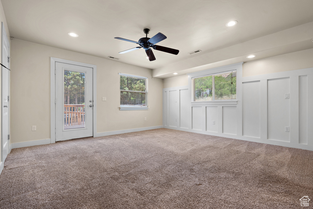 Empty room featuring ceiling fan, recessed lighting, and light colored carpet