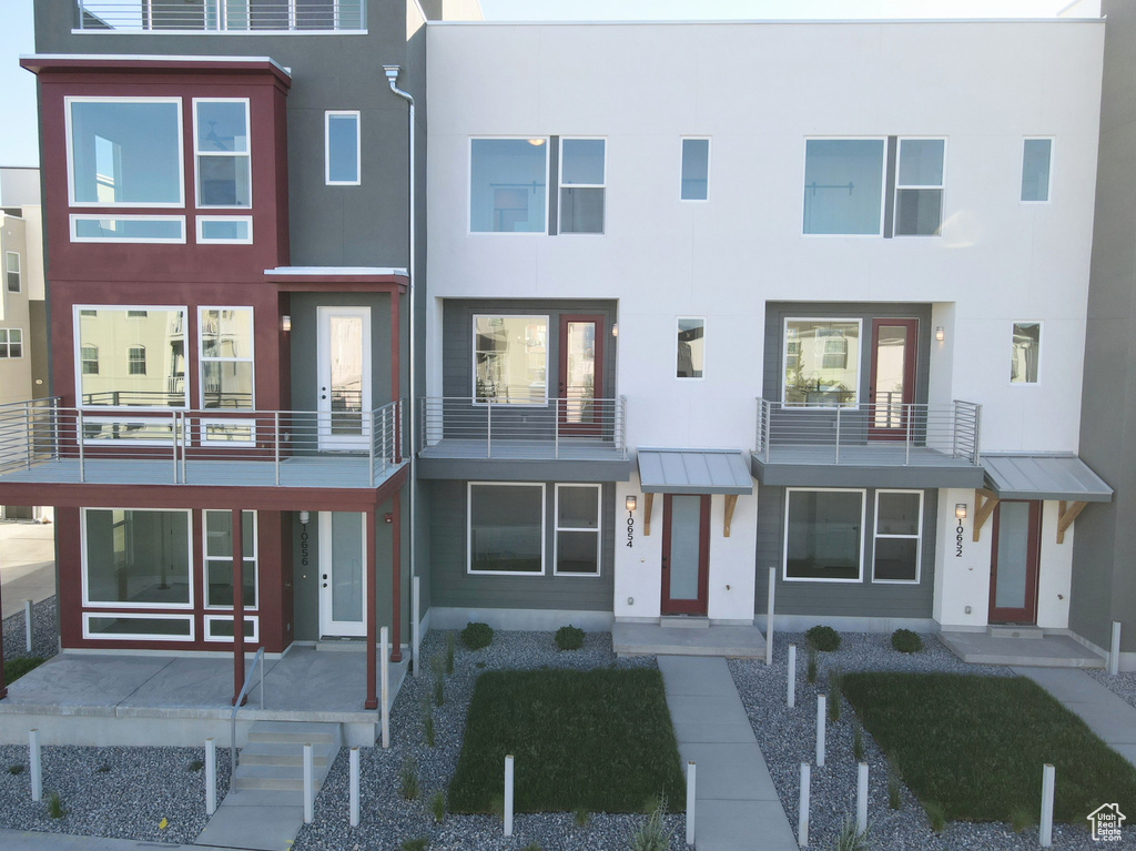 View of front of home with stucco siding