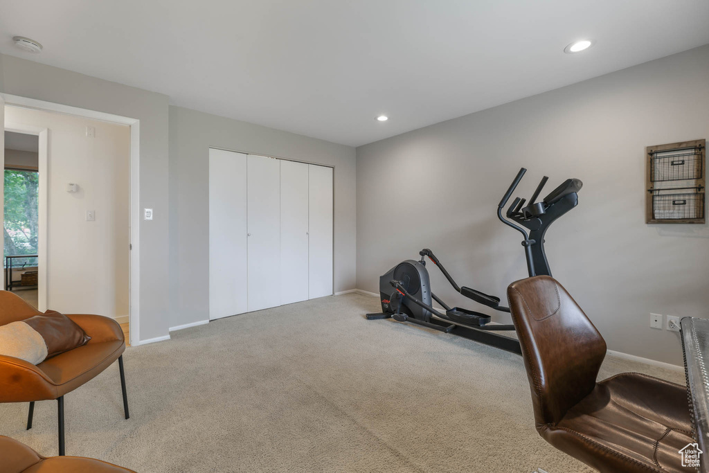 Exercise room featuring recessed lighting and carpet floors