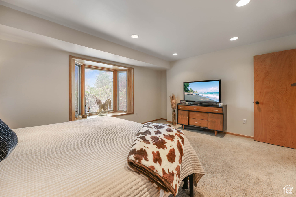 Bedroom with recessed lighting, multiple windows, and light colored carpet