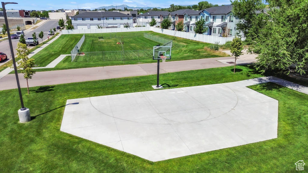 View of property\\\'s community featuring a residential view