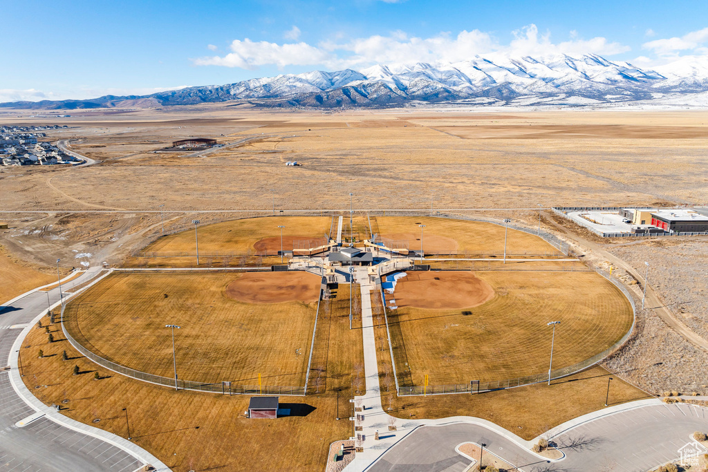 Overview of rural landscape featuring mountains and a desert landscape
