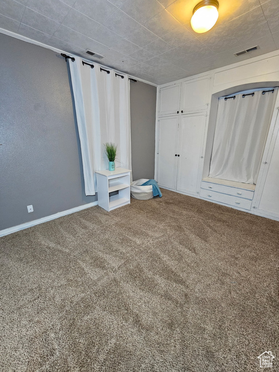 Unfurnished bedroom with carpet flooring and a closet