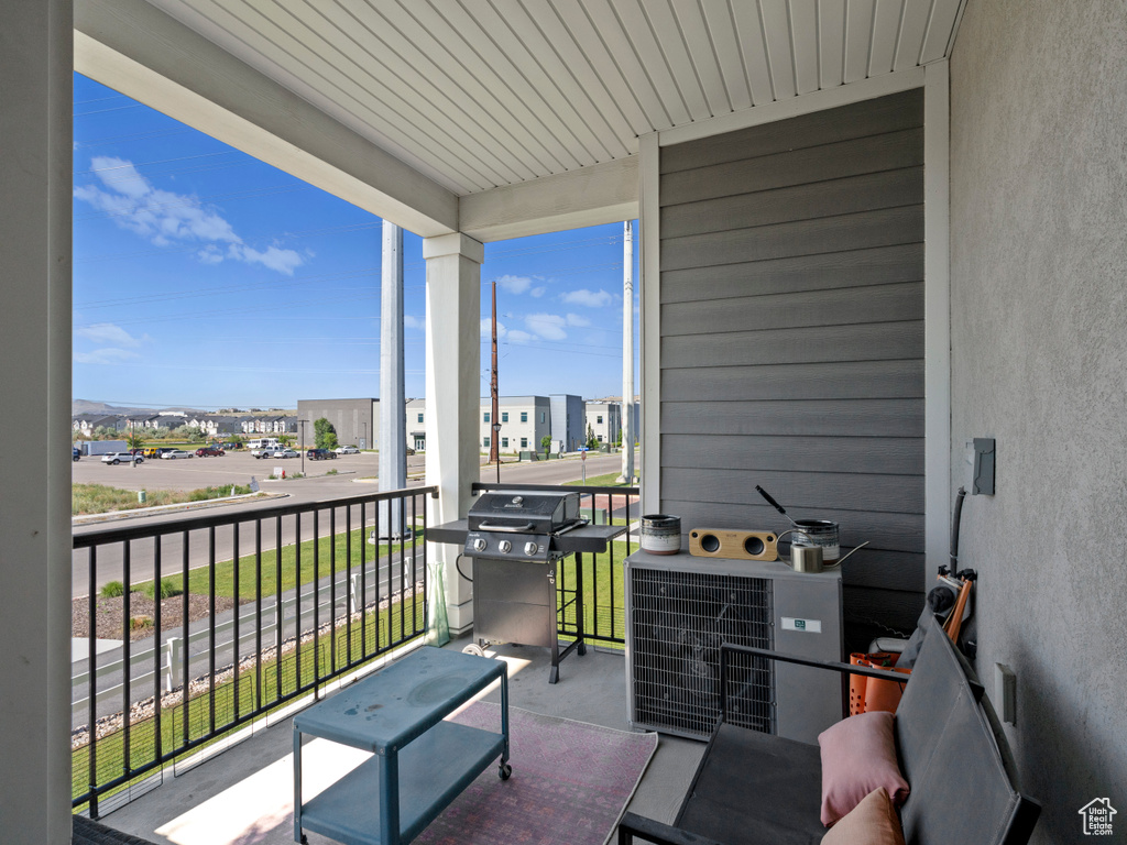 Balcony featuring grilling area