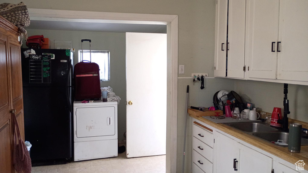 Laundry room with washer / clothes dryer