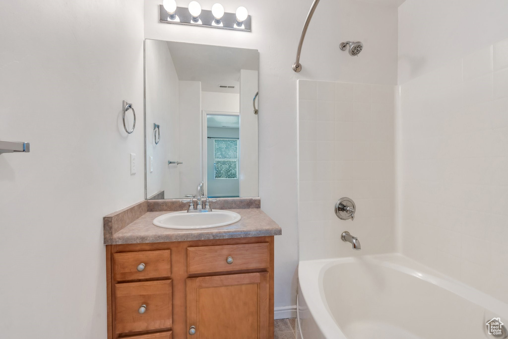Full bath with vanity and shower / washtub combination