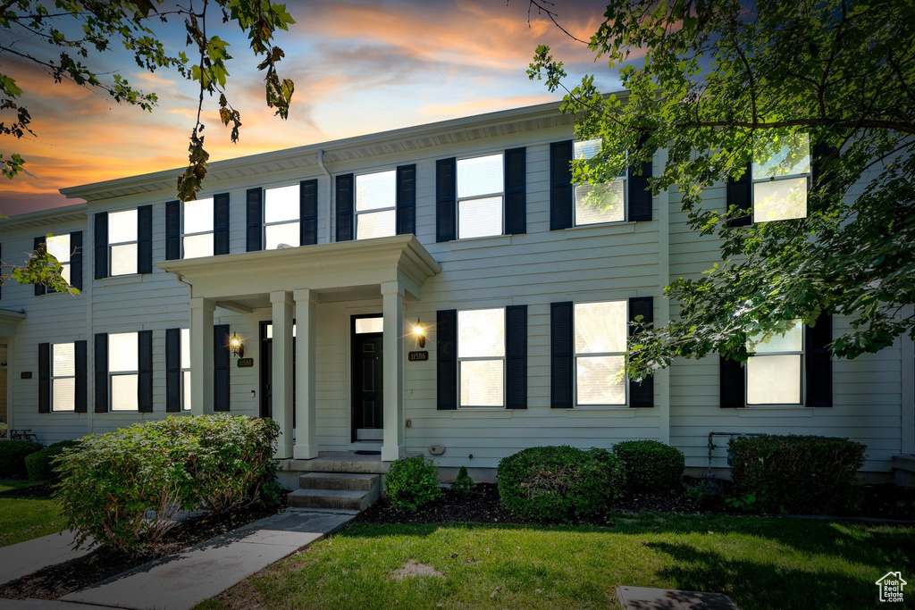 View of front of home featuring a front yard