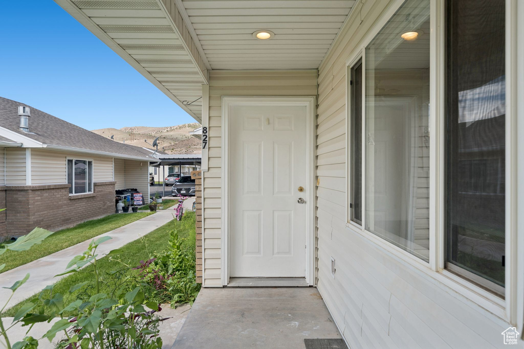 Entrance to property featuring a mountain view