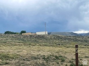 View of yard with a mountain view and a view of rural / pastoral area