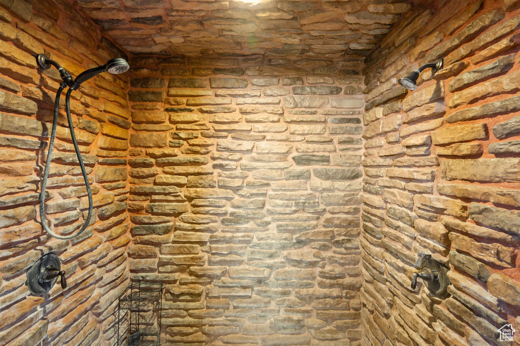 Bathroom featuring a tile shower