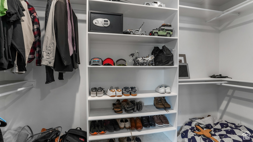 View of walk in closet