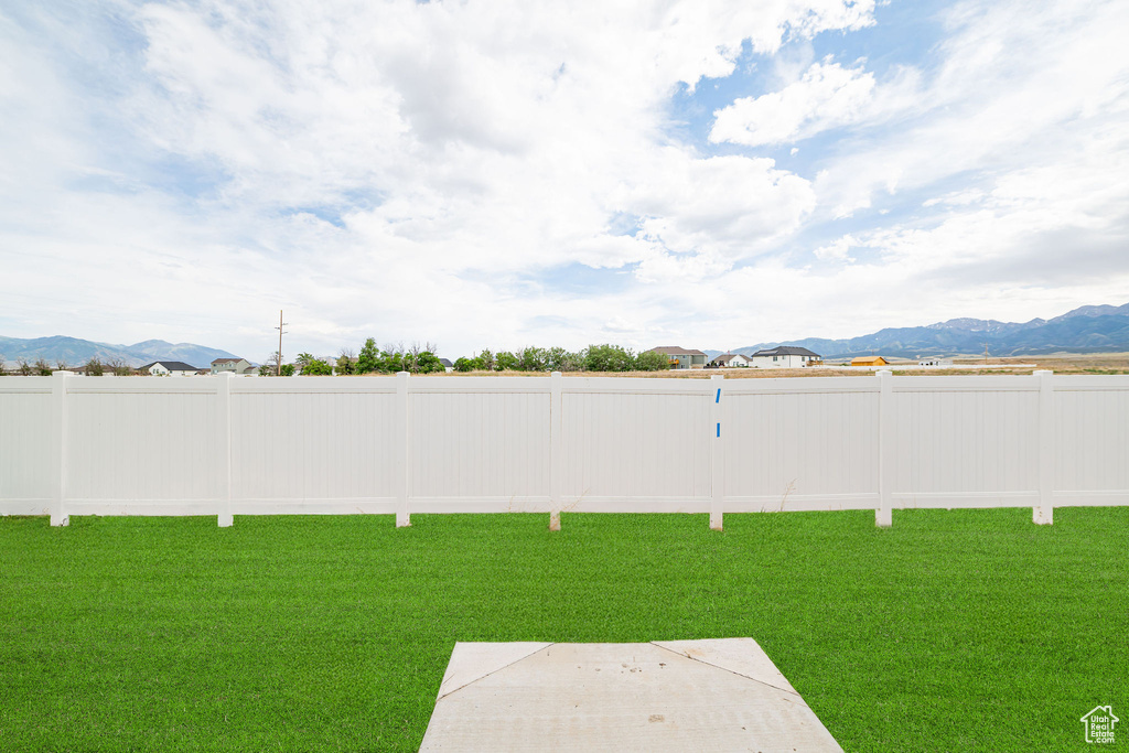 View of yard featuring a mountain view