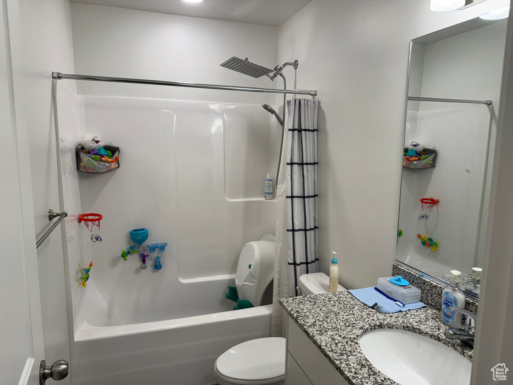 Full bath with shower / bath combination with curtain and vanity
