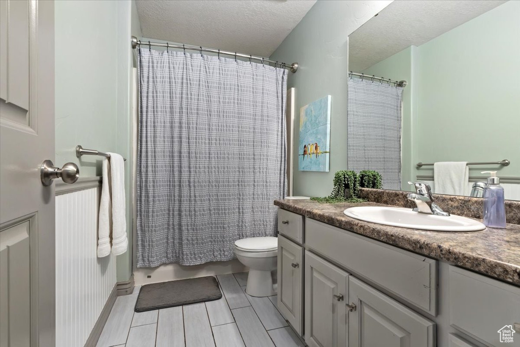 Bathroom with vanity and a textured ceiling