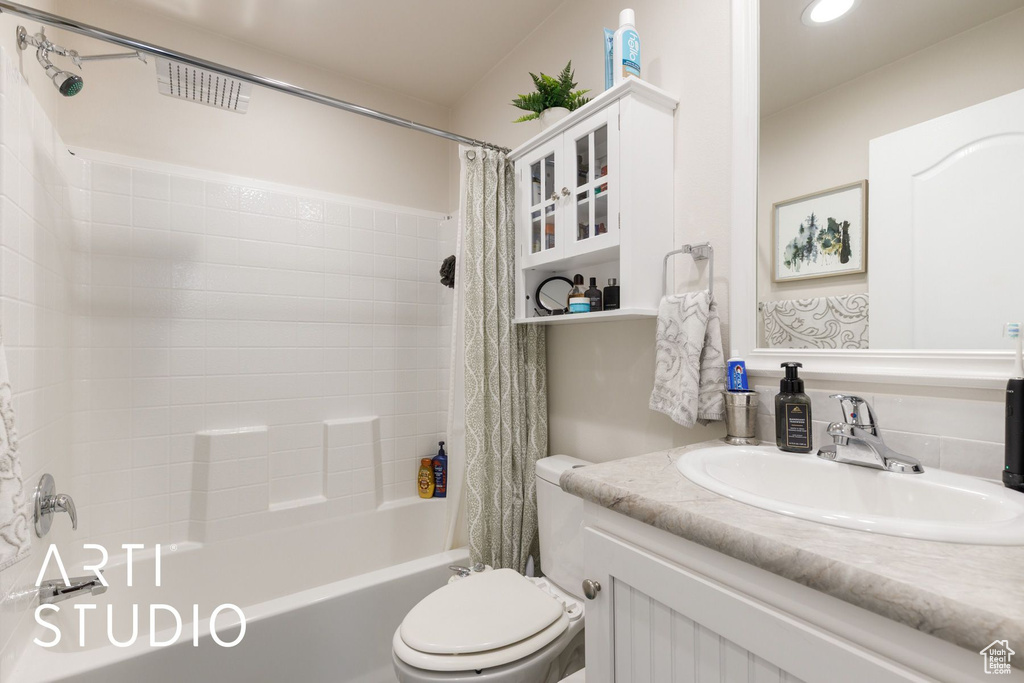 Full bath featuring shower / tub combo, vanity, and recessed lighting