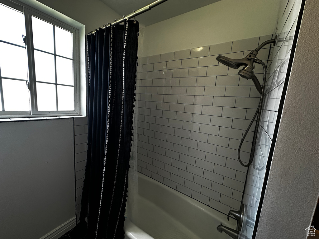Bathroom with shower / bath combo with shower curtain