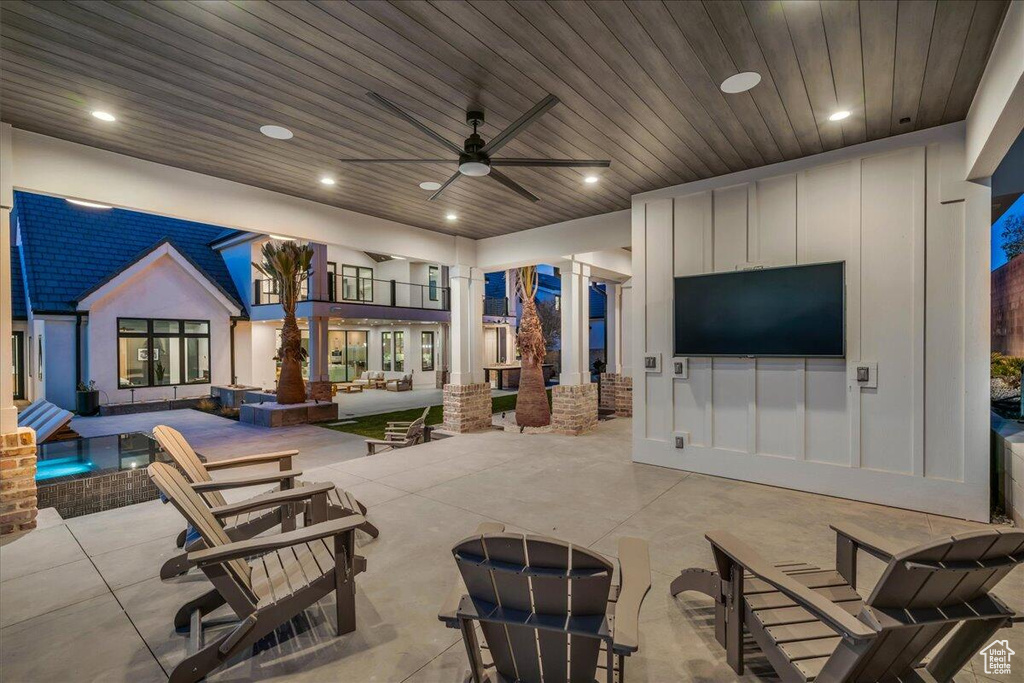Patio / terrace featuring ceiling fan and a patio
