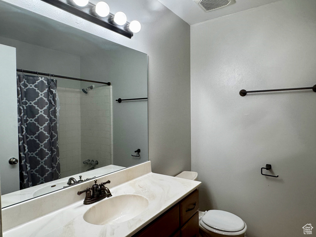 Bathroom featuring vanity and a shower with shower curtain