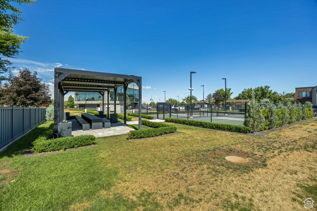 View of yard featuring a tennis court