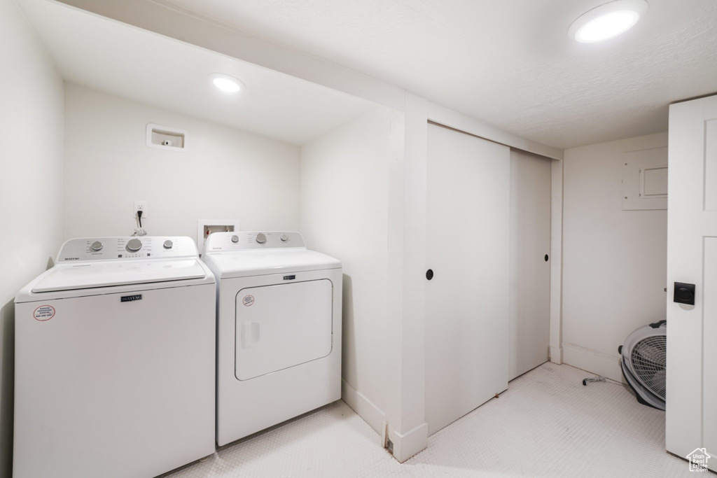 Laundry area featuring separate washer and dryer, light carpet, and recessed lighting