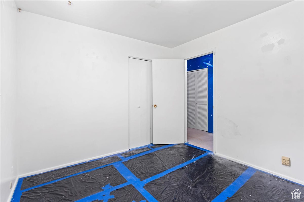 Unfurnished bedroom featuring baseboards and a closet