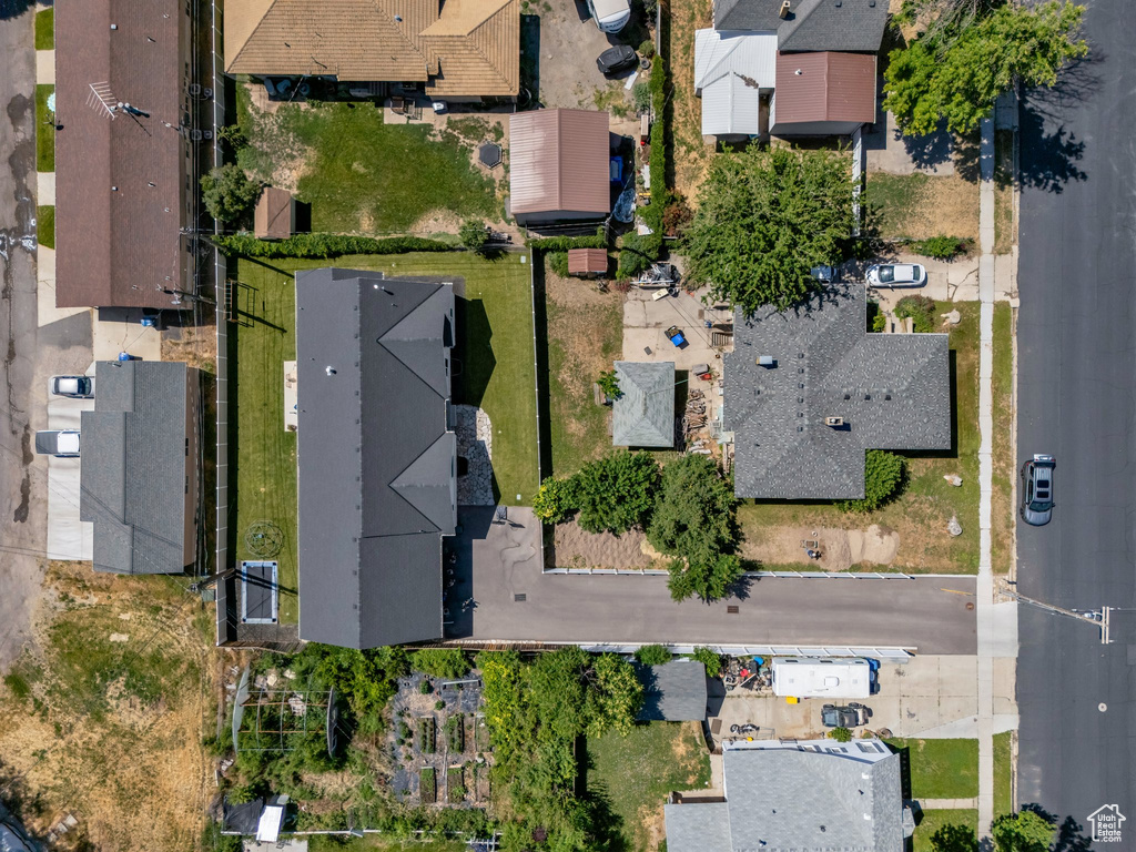 Aerial view of property\\\\\\\\\\\\\\\'s location featuring nearby suburban area