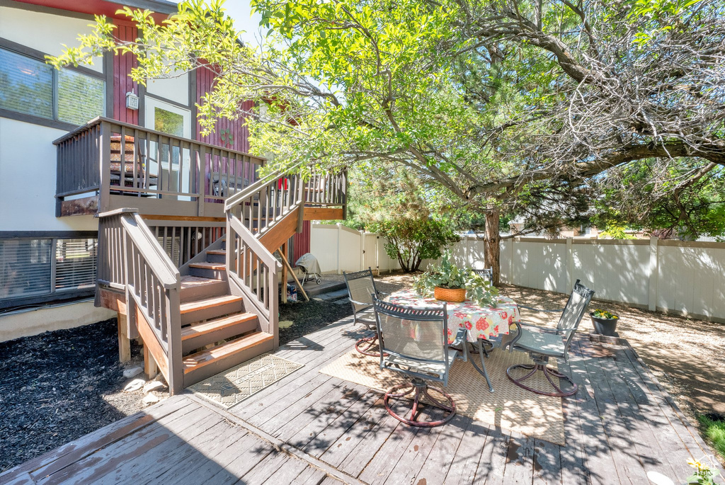 Deck with outdoor dining area and stairway