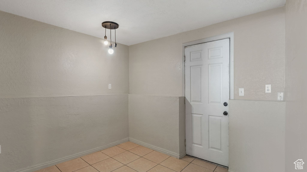 Spare room with light tile patterned floors and baseboards