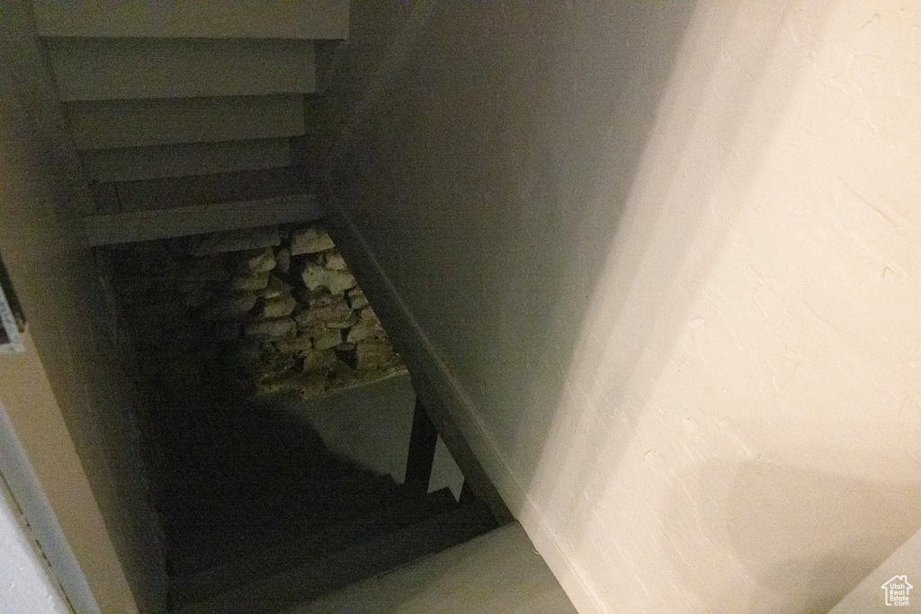 Staircase featuring baseboards
