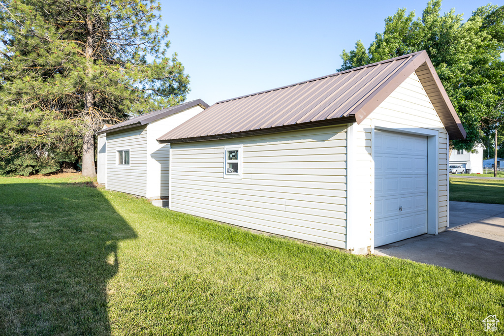 Detached garage featuring asphalt driveway