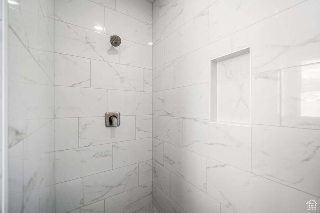 Bathroom featuring tiled shower