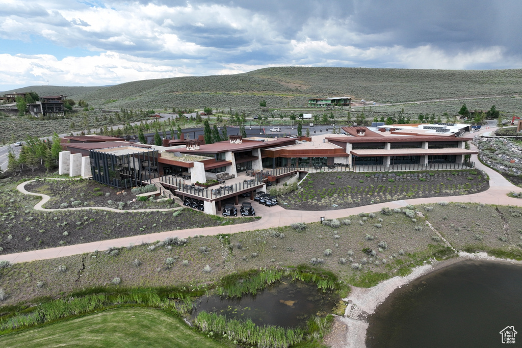 Aerial view of property\\\\\\\'s location featuring a mountain backdrop
