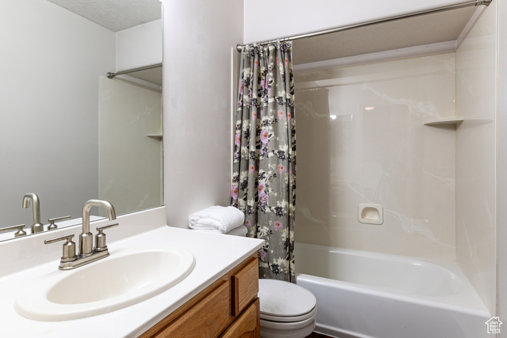 Bathroom with vanity and shower / bath combo with shower curtain