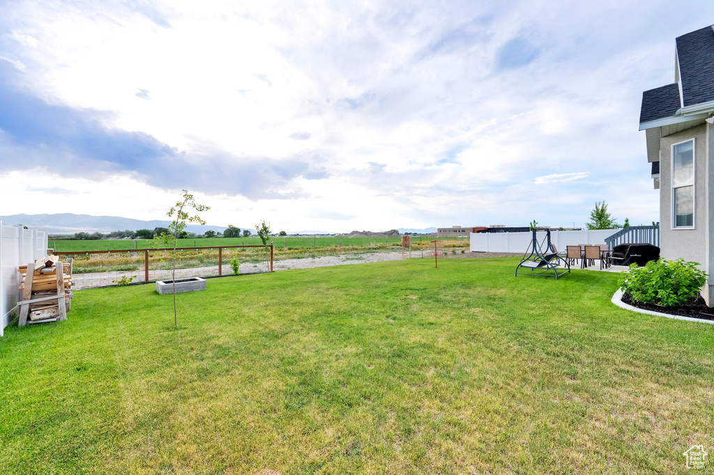 View of yard featuring a mountain view