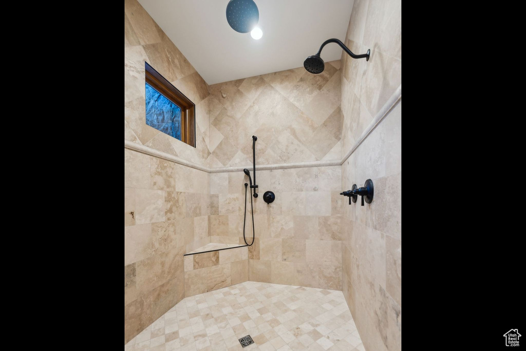 Bathroom featuring a tile shower