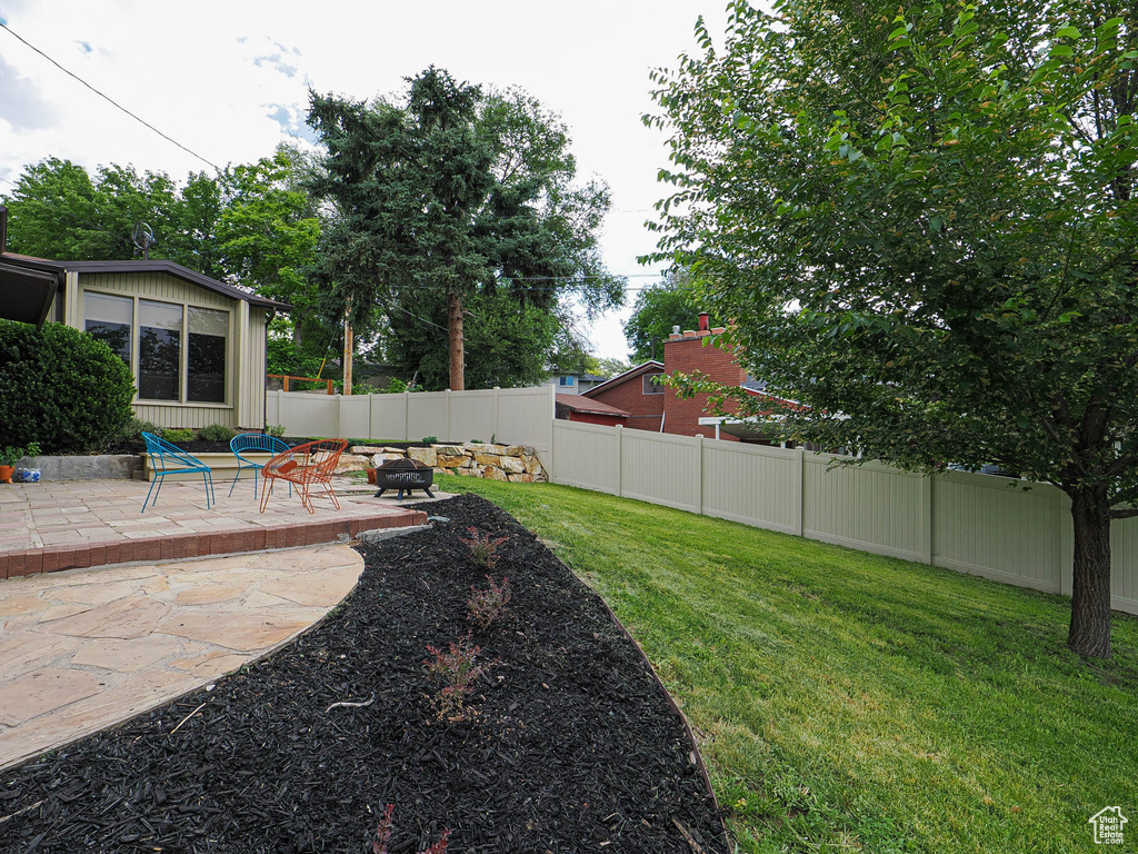 View of yard featuring a patio area
