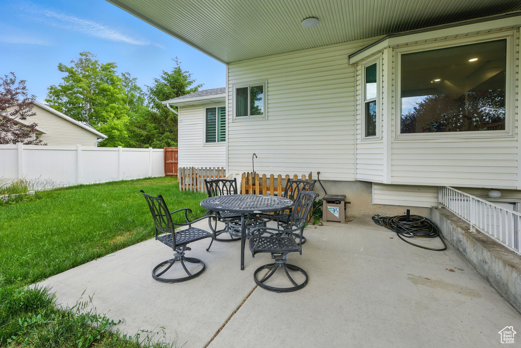 View of patio / terrace with outdoor dining space