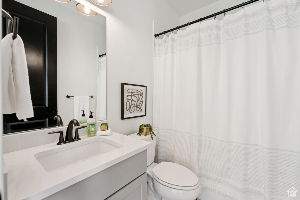 Full bath with vanity and curtained shower